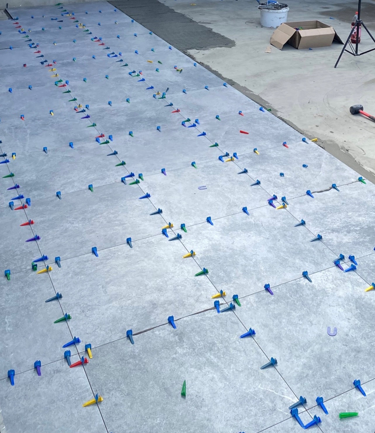 Fliesen Nivelliersystem im Keil-System | Laschen 0,5 - 2mm, Keile, Zange & Zubehör