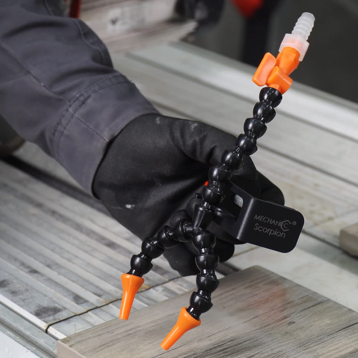 MECHANIC Scorpion Wasseradapter – doppelte Wasserzufuhr für Tisch-Fliesenschneider (Ø 12 mm)